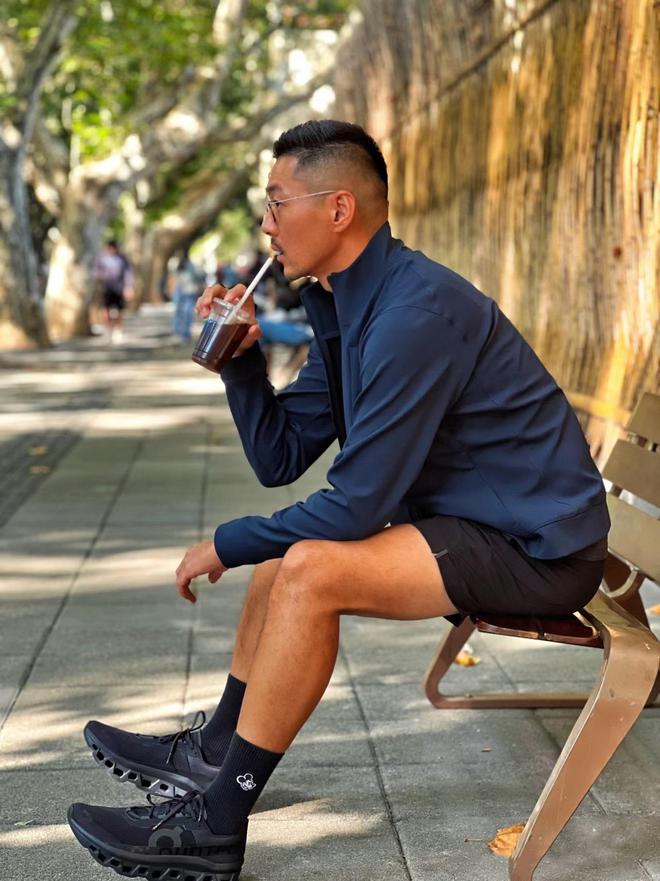 穿Nike、阿迪换成4个中产品牌更高级qy千亿球友会答应我：中年男人运动鞋别(图7)