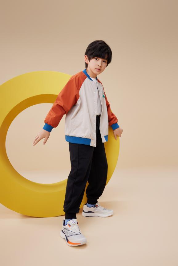 涨趋势功能性儿童运动鞋成“刚需”qy体育球友会热爱运动人群呈上(图2)