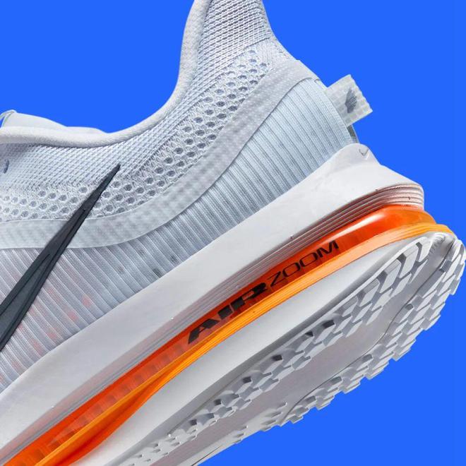 双Nike跑鞋把能给的都给足了千赢国际首页入口配置诱人！这(图3)