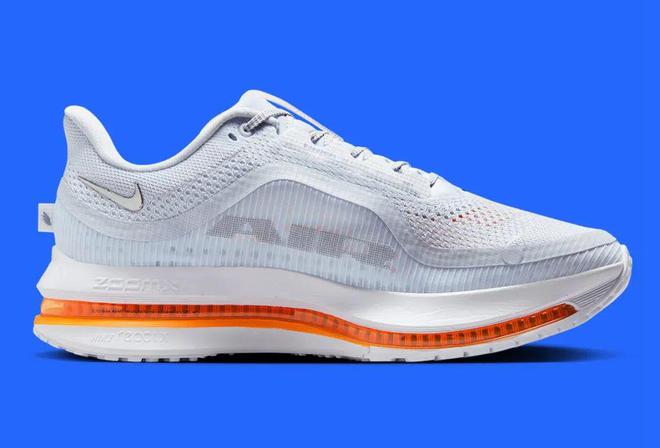 双Nike跑鞋把能给的都给足了千赢国际首页入口配置诱人！这(图6)