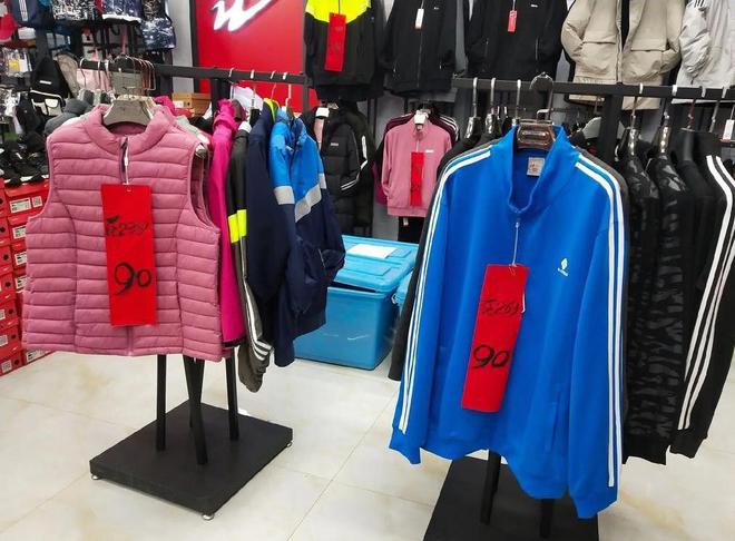 运动品牌如今却跌落神坛看谁还在乱跟风qy球友会网站曾红极一时的5个国产(图10)