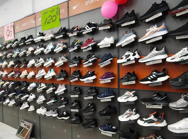 运动品牌如今却跌落神坛看谁还在乱跟风qy球友会网站曾红极一时的5个国产(图24)